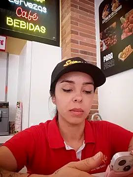 Snapshot of AmaraKoch chatting on April 7, 2026, 4:29 pm AmaraKoch online show from April 7, 2026, 4:29 pm