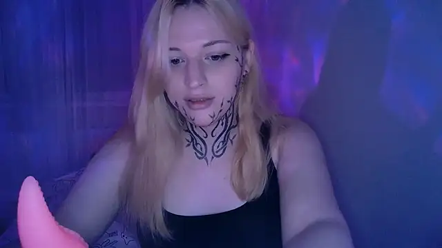 AlexaLaRose2 online show from December 14, 2025, 9:19 pm