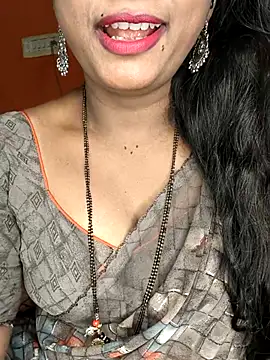 Snapshot of Rachu_love chatting on July 6, 2026, 5:37 pm Rachu love online show from July 6, 2026, 5:37 pm