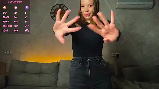 Snapshot of Cara_Sweet1 chatting on April 1, 2026, 7:33 pm Cara Sweet1 online show from April 1, 2026, 7:33 pm