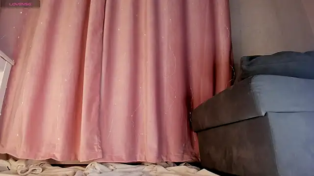 Mia Carmin online show from February 17, 2026, 2:52 am