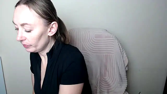 LiaSeass  online show from February 5, 2026, 12:21 pm