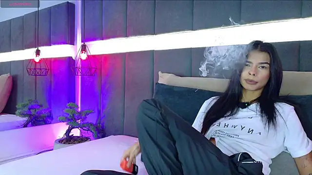 luna blannco online show from December 19, 2025, 11:06 am