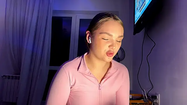 Ginnyinjeans online show from December 17, 2025, 5:41 pm