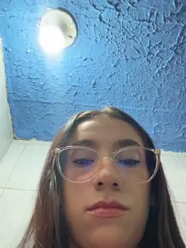 lunaluxury22 online show from March 11, 2026, 1:39 pm