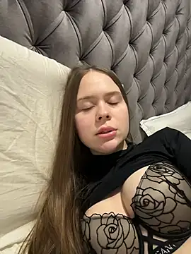 Nicole Loving online show from December 20, 2025, 9:33 pm