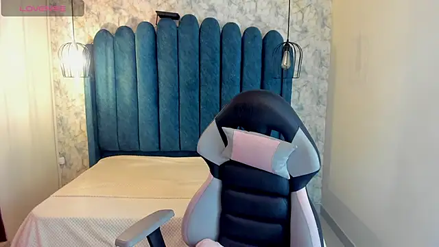 Lovely-martina online show from December 16, 2025, 1:27 pm