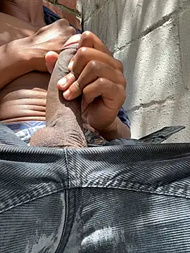 Snapshot of Thirdleg109 chatting on February 17, 2026, 10:23 am Thirdleg109 online show from February 17, 2026, 10:23 am