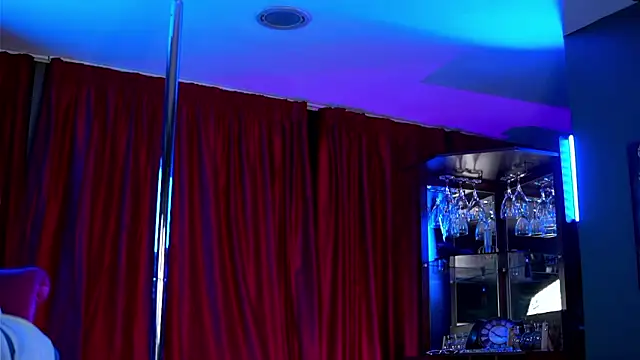 AstridVex online show from February 11, 2026, 8:25 pm