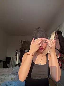 SilkyMira online show from January 6, 2026, 12:53 pm