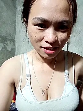 ngaytho004 online show from March 18, 2026, 11:41 pm