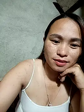 ngaytho004 online show from April 3, 2026, 2:26 pm