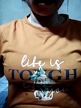 ngaytho004 online show from April 16, 2026, 2:18 pm