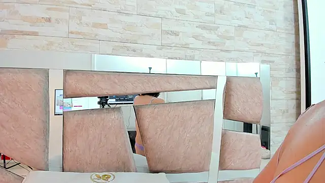 chloe cortez online show from December 22, 2025, 10:23 am