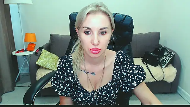 Snapshot of Hanna--Sweet chatting on July 25, 2026, 11:19 am Hanna--Sweet online show from July 25, 2026, 11:19 am