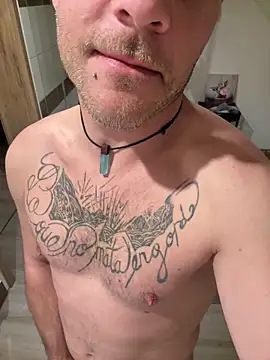 Manu1983el01 online show from February 12, 2026, 6:25 pm