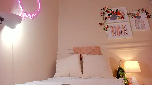  emily  st online show from December 18, 2025, 2:23 pm