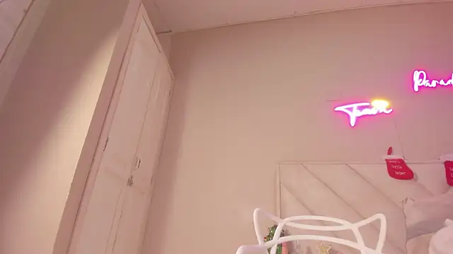  emily  st online show from December 20, 2025, 2:46 pm