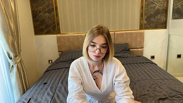 Mary Harriss online show from December 18, 2025, 1:33 am