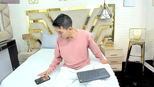 Snapshot of matias_jeong chatting on December 18, 2025, 7:42 pm matias jeong online show from December 18, 2025, 7:42 pm