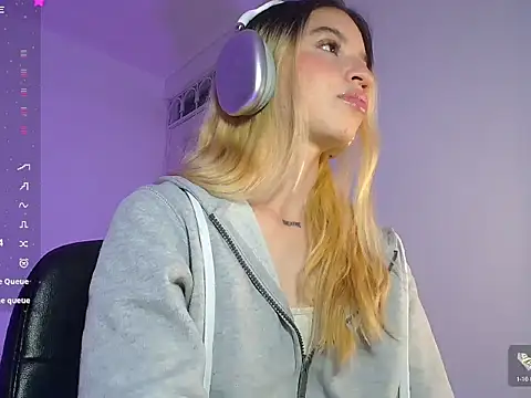 Snapshot of alina_lee chatting on January 6, 2026, 1:42 am alina lee online show from January 6, 2026, 1:42 am