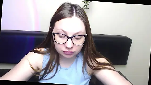 Snapshot of LiliaErmi chatting on April 27, 2026, 6:44 am LiliaErmi online show from April 27, 2026, 6:44 am