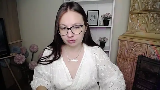 Snapshot of LiliaErmi chatting on August 8, 2026, 6:15 am LiliaErmi online show from August 8, 2026, 6:15 am