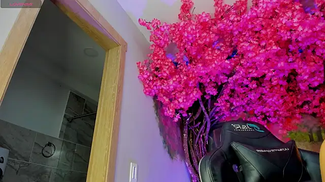 marahanson  online show from January 7, 2026, 7:05 pm