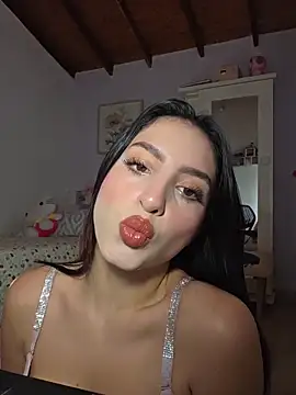 Snapshot of Esmeralda_Rossi chatting on February 2, 2026, 4:17 pm Esmeralda Rossi online show from February 2, 2026, 4:17 pm