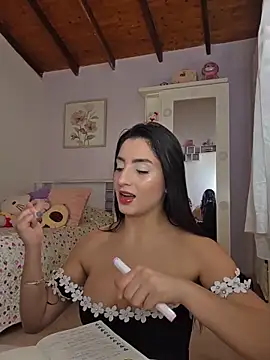 Snapshot of Esmeralda_Rossi chatting on February 10, 2026, 5:50 pm Esmeralda Rossi online show from February 10, 2026, 5:50 pm