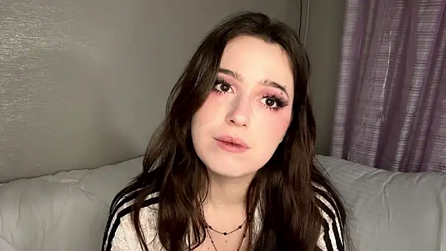 Snapshot of Freya_land chatting on February 4, 2026, 3:51 pm Freya land online show from February 4, 2026, 3:51 pm