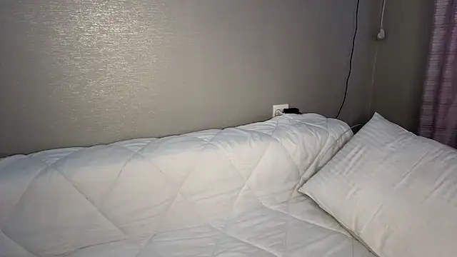 Snapshot of Freya_land chatting on February 25, 2026, 4:05 pm Freya land online show from February 25, 2026, 4:05 pm