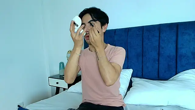 Snapshot of Ethan_Briggs chatting on December 20, 2025, 3:35 am Ethan Briggs online show from December 20, 2025, 3:35 am