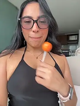 ValeriaTorress  online show from April 21, 2026, 7:17 pm