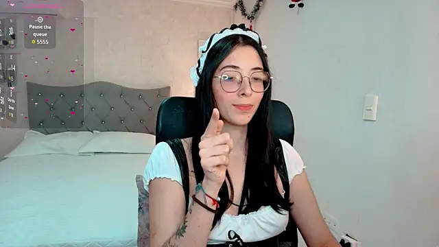 Snapshot of emmalove_doll chatting on January 8, 2026, 1:35 pm emmalove doll online show from January 8, 2026, 1:35 pm