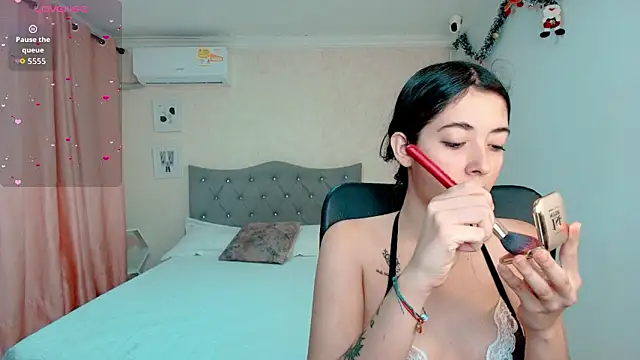 Snapshot of emmalove_doll chatting on January 15, 2026, 5:05 pm emmalove doll online show from January 15, 2026, 5:05 pm