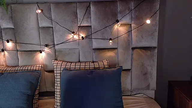 Miia Anderson online show from March 25, 2026, 11:49 am