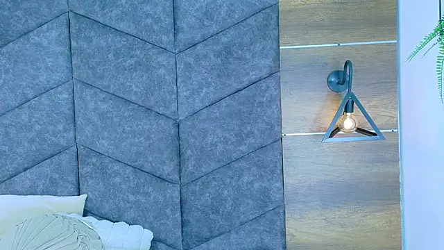 Miia Anderson online show from March 30, 2026, 12:50 pm