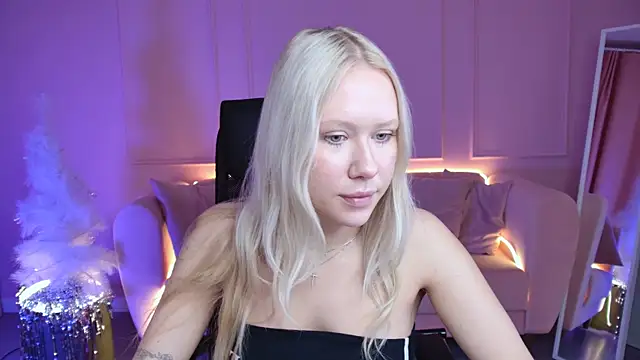 AprilChambers online show from December 15, 2025, 5:23 am