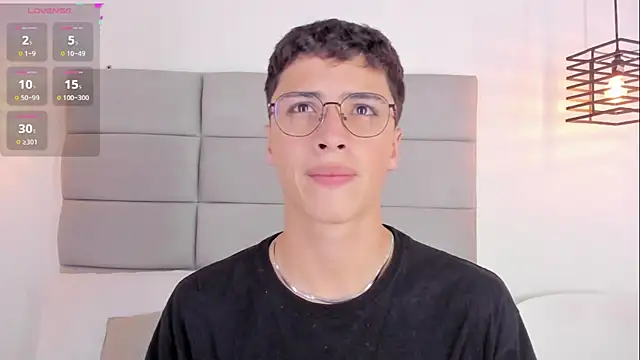 JoshClaarktt online show from April 19, 2026, 4:01 am