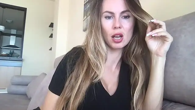 Snapshot of LeMilf chatting on December 22, 2025, 11:40 am LeMilf online show from December 22, 2025, 11:40 am