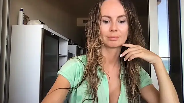 LeMilf online show from June 15, 2026, 9:55 am
