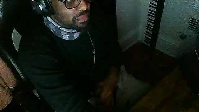 Snapshot of MrUnintentional chatting on December 17, 2025, 3:18 pm MrUnintentional online show from December 17, 2025, 3:18 pm