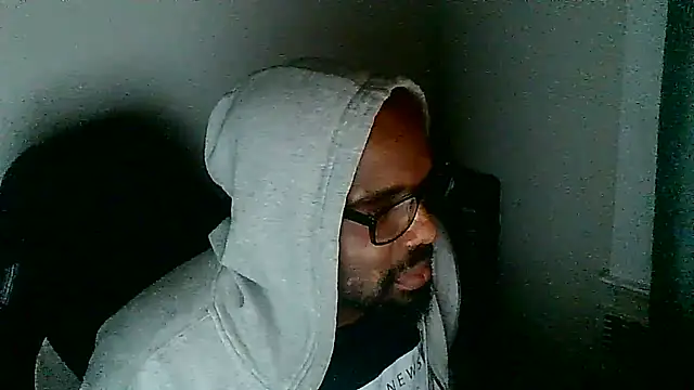 Snapshot of MrUnintentional chatting on December 21, 2025, 3:13 am MrUnintentional online show from December 21, 2025, 3:13 am