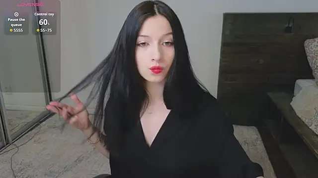 AlicePowells online show from April 14, 2026, 11:27 am