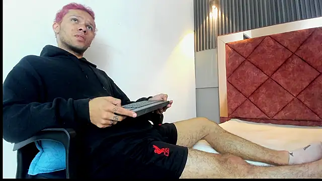 Snapshot of TAYSON_SCOTT chatting on December 22, 2025, 12:13 pm TAYSON SCOTT online show from December 22, 2025, 12:13 pm