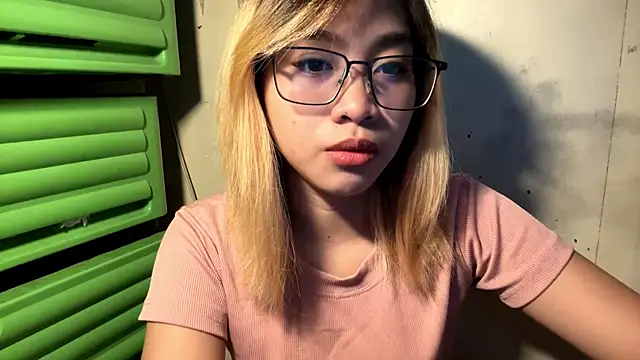 Snapshot of LenoraFrailey chatting on January 7, 2026, 5:21 am LenoraFrailey online show from January 7, 2026, 5:21 am