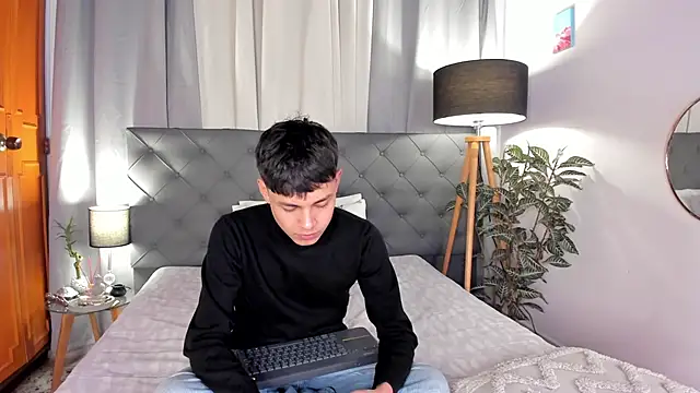 Andy Belier23 online show from April 4, 2026, 11:24 pm