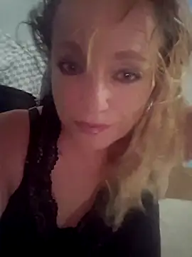 Snapshot of gailbee12 chatting on June 10, 2026, 5:34 pm gailbee12 online show from June 10, 2026, 5:34 pm