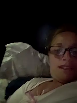Snapshot of gailbee12 chatting on August 5, 2026, 4:15 am gailbee12 online show from August 5, 2026, 4:15 am
